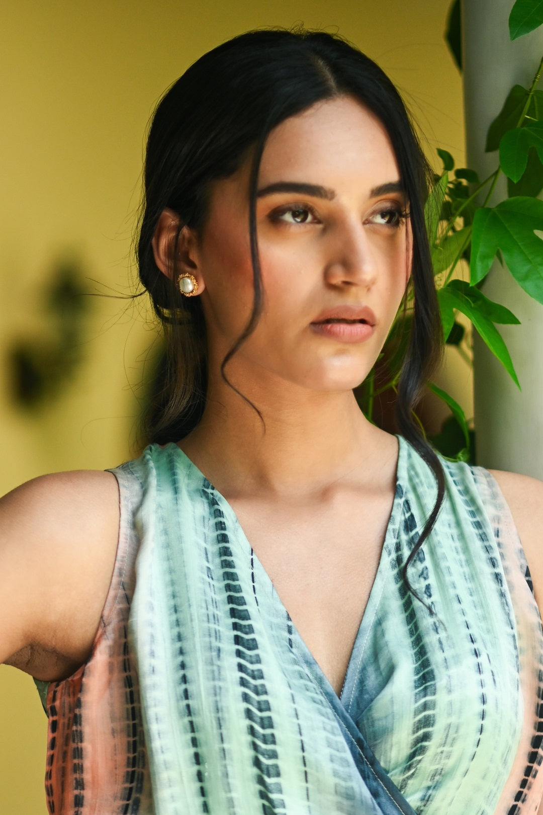 Pearl Cup Studs Gold