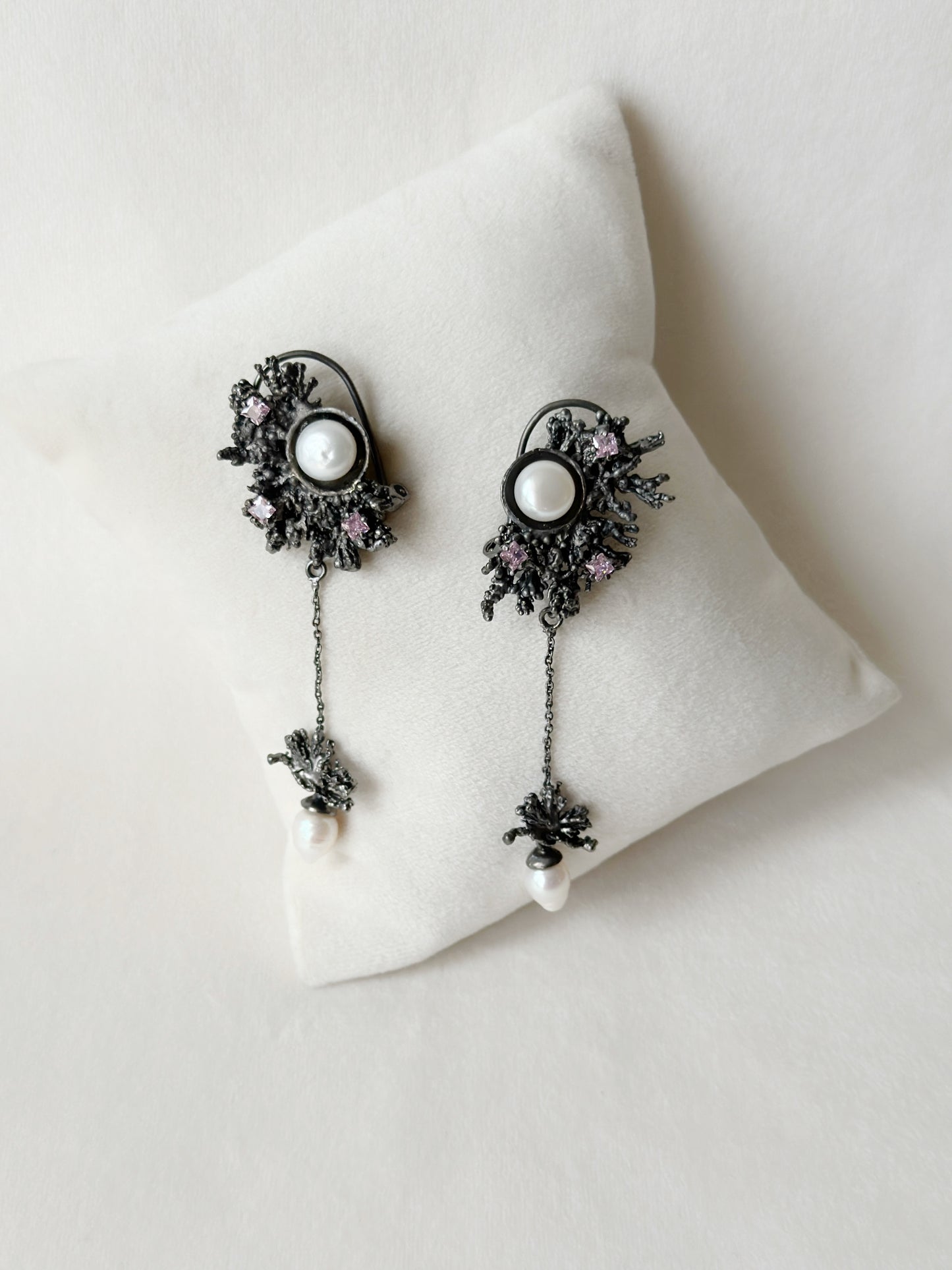 La La Land Danglers Matte Black