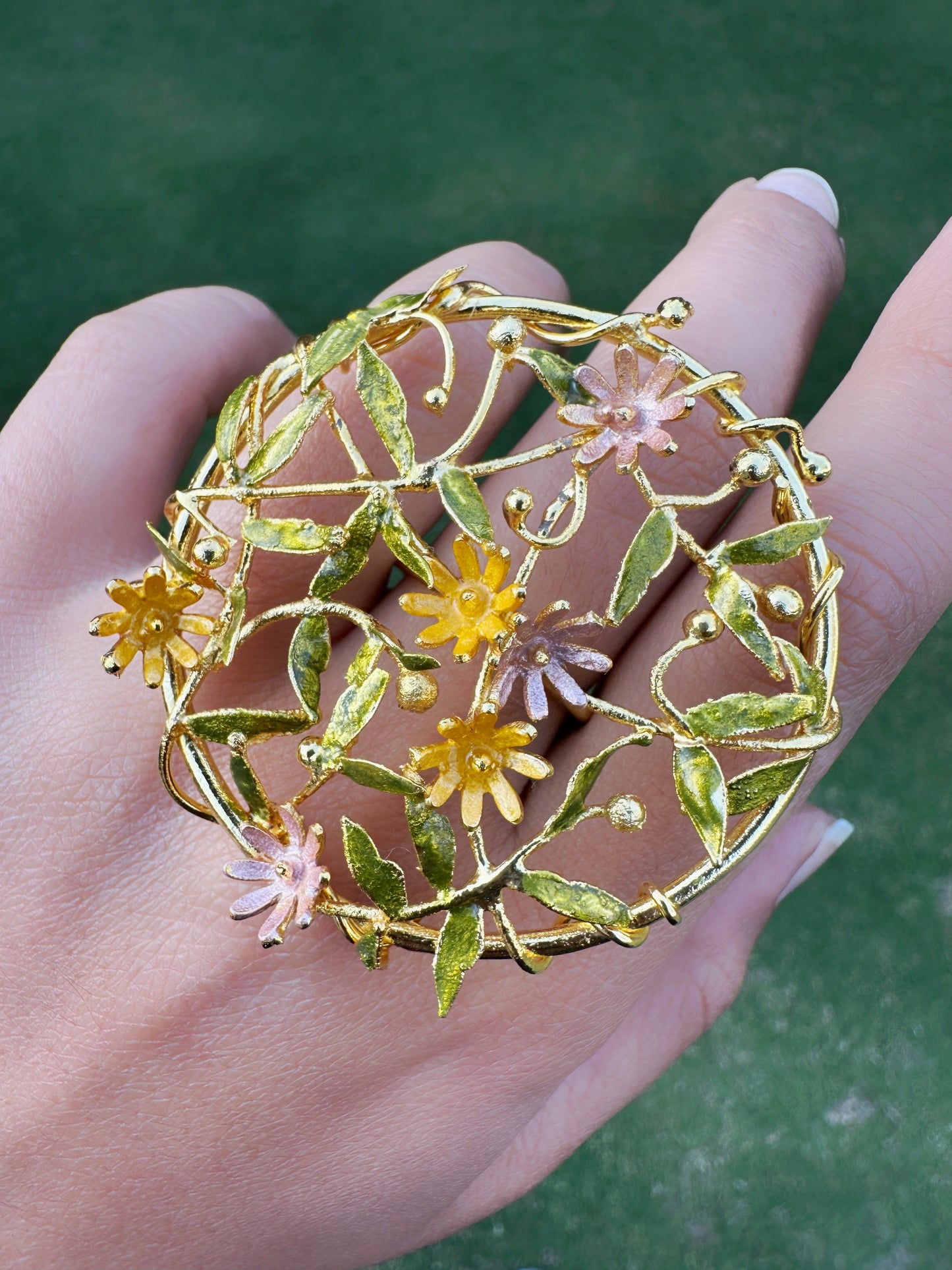 Trellis ring - pastel garden