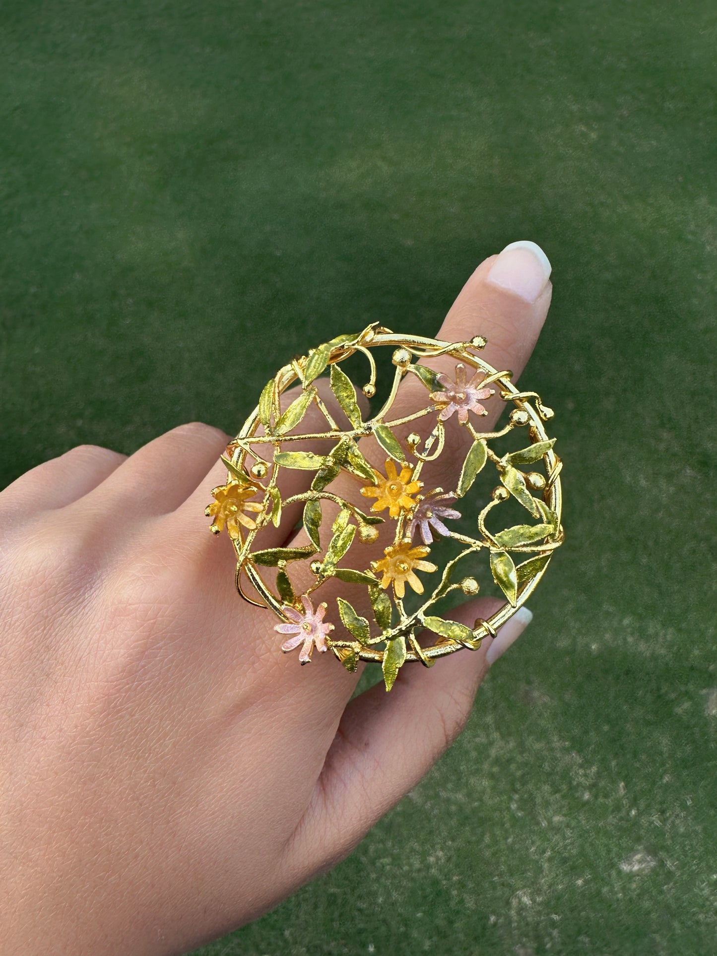 Trellis ring - pastel garden