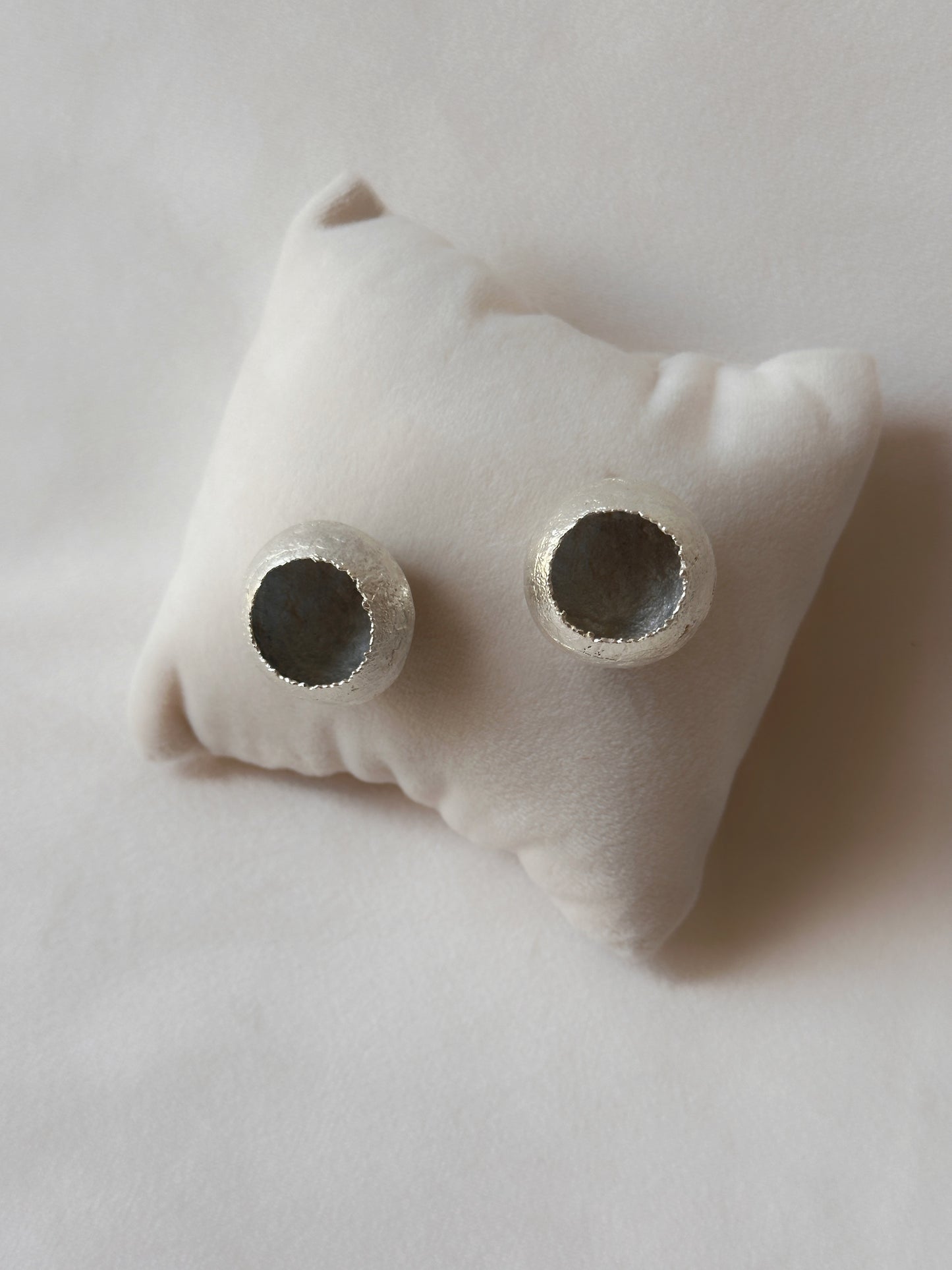 Couldron Studs Matte Silver