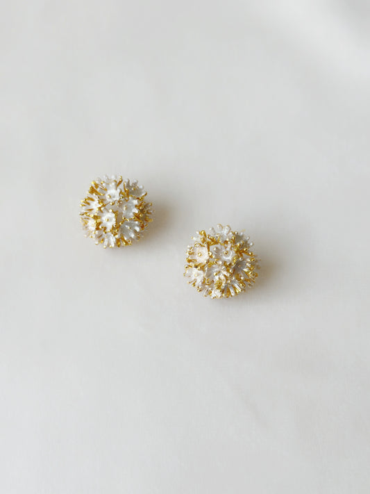 Sunshine Mini Studs snowy white