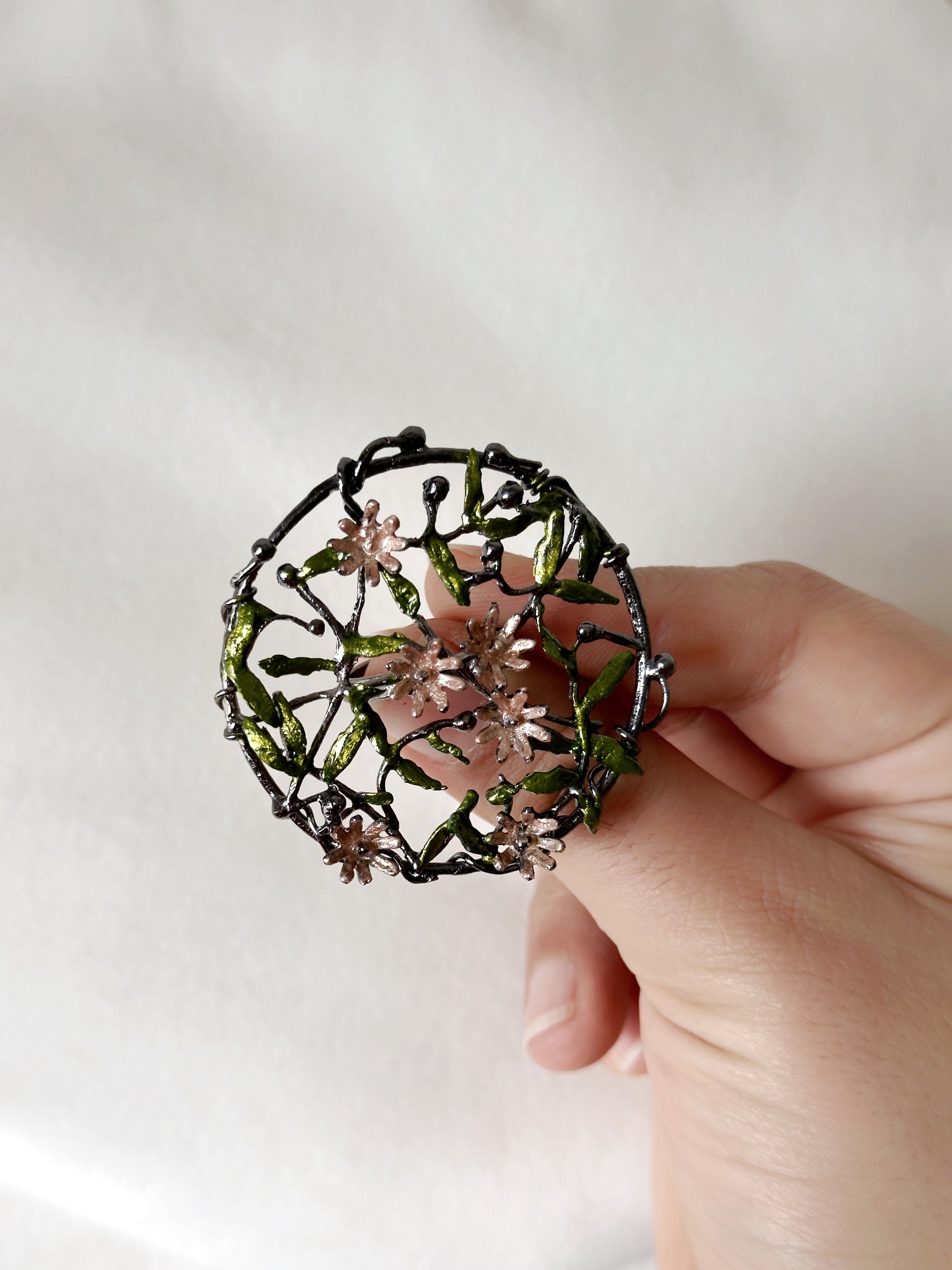 Trellis ring - Black and Pink