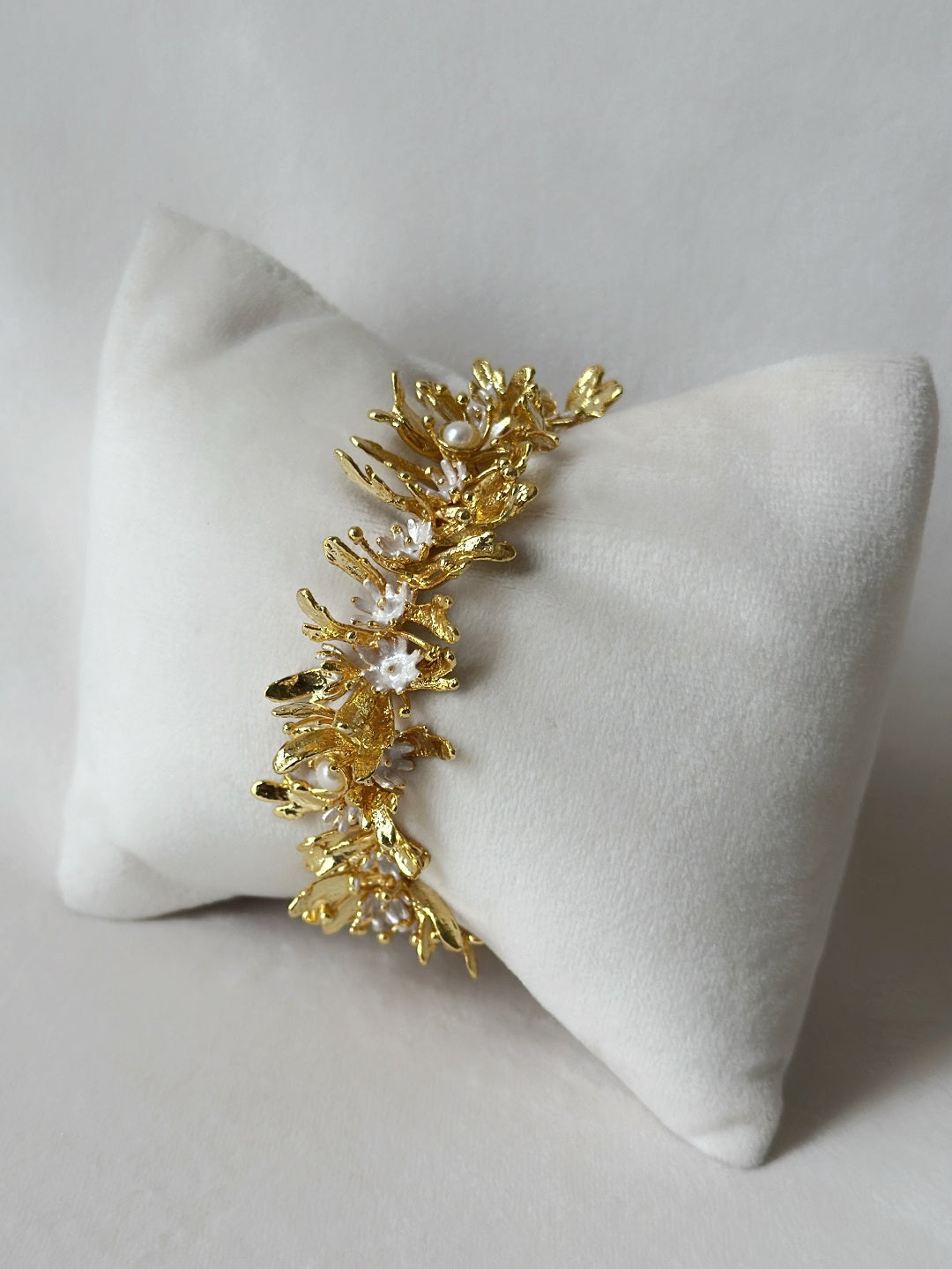 Blooming Trail Bangle - gold and white