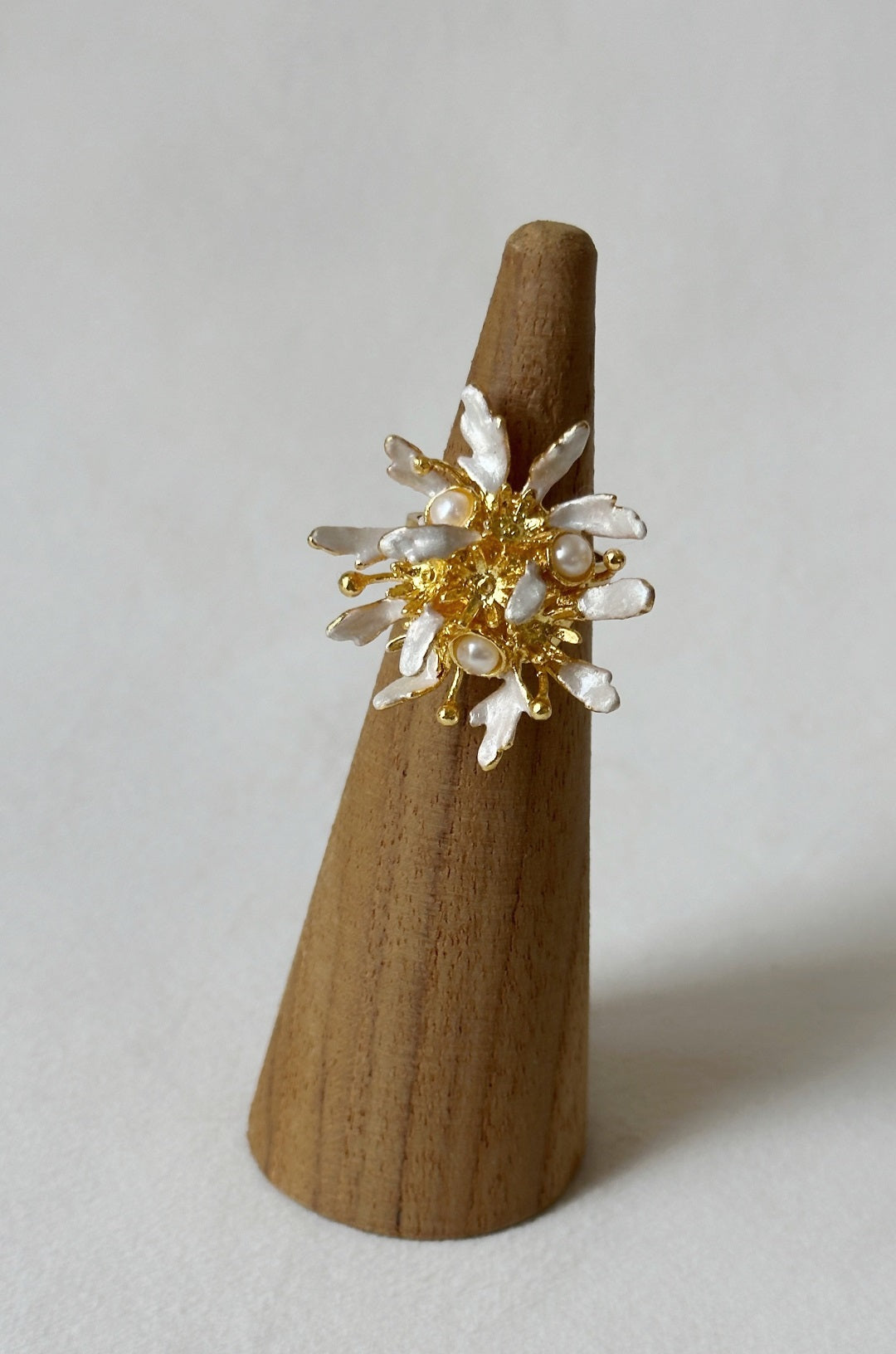 Flowerburst Ring - Snowy White