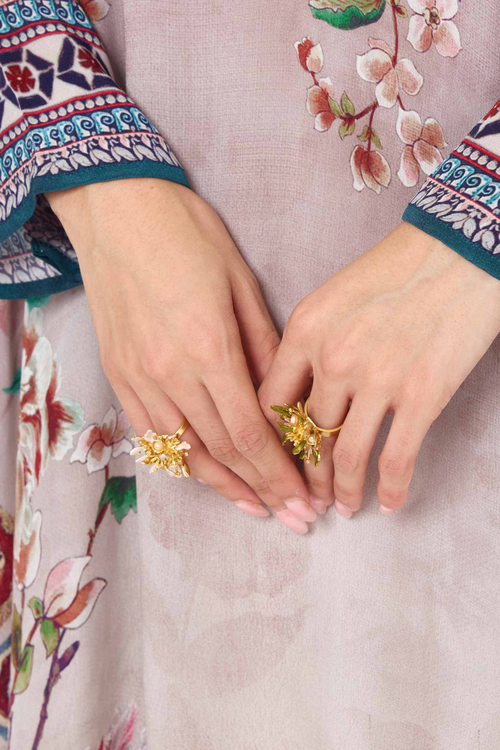 Flowerburst Ring - Snowy White