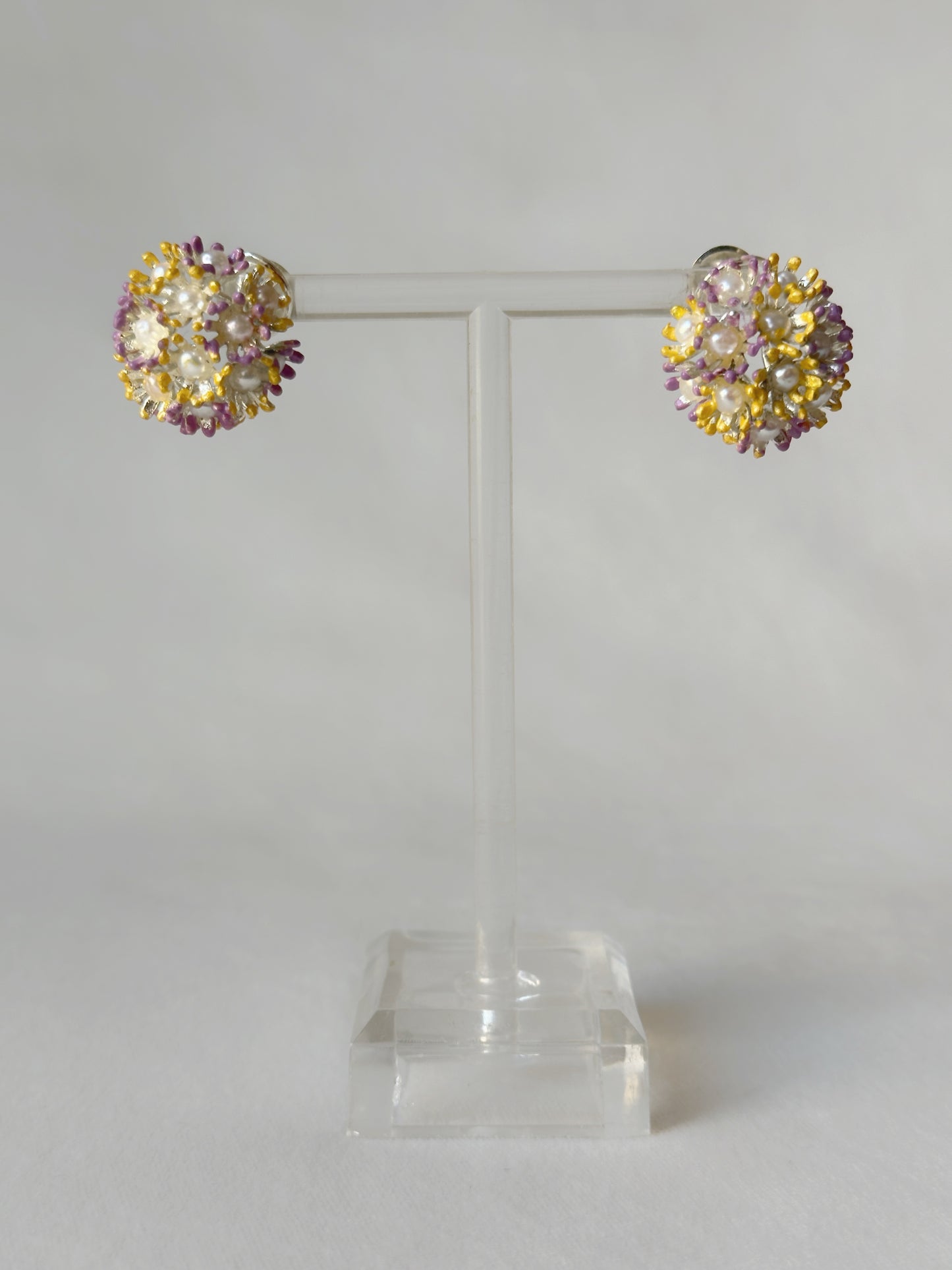 Sunshine Mini Pearl Studs - Silver springtime bouquet