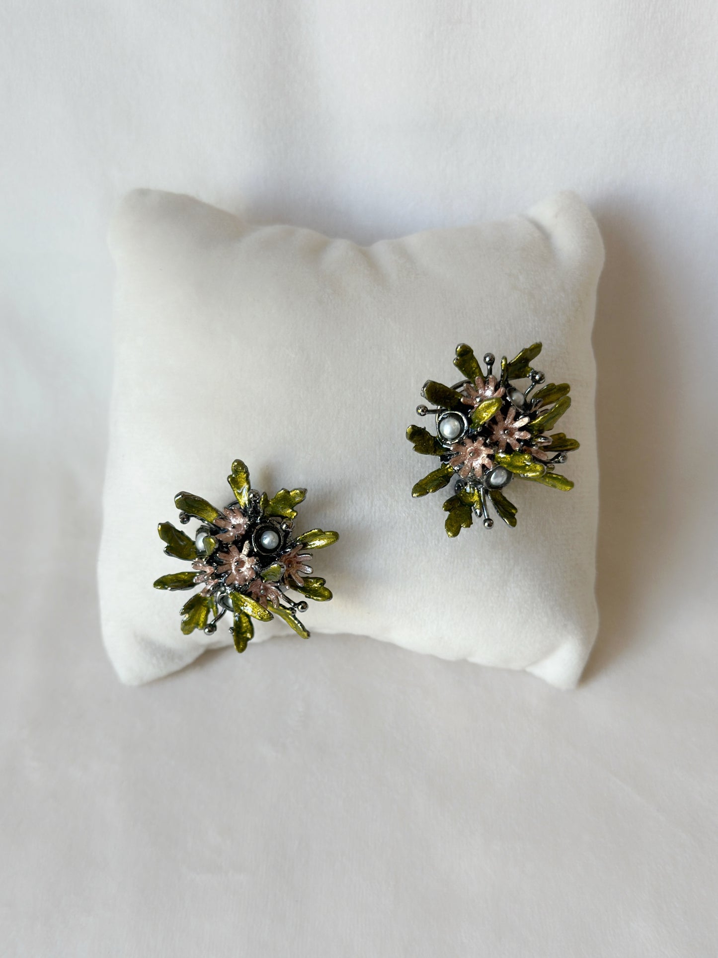 Wild Flower Bouquet Studs Black