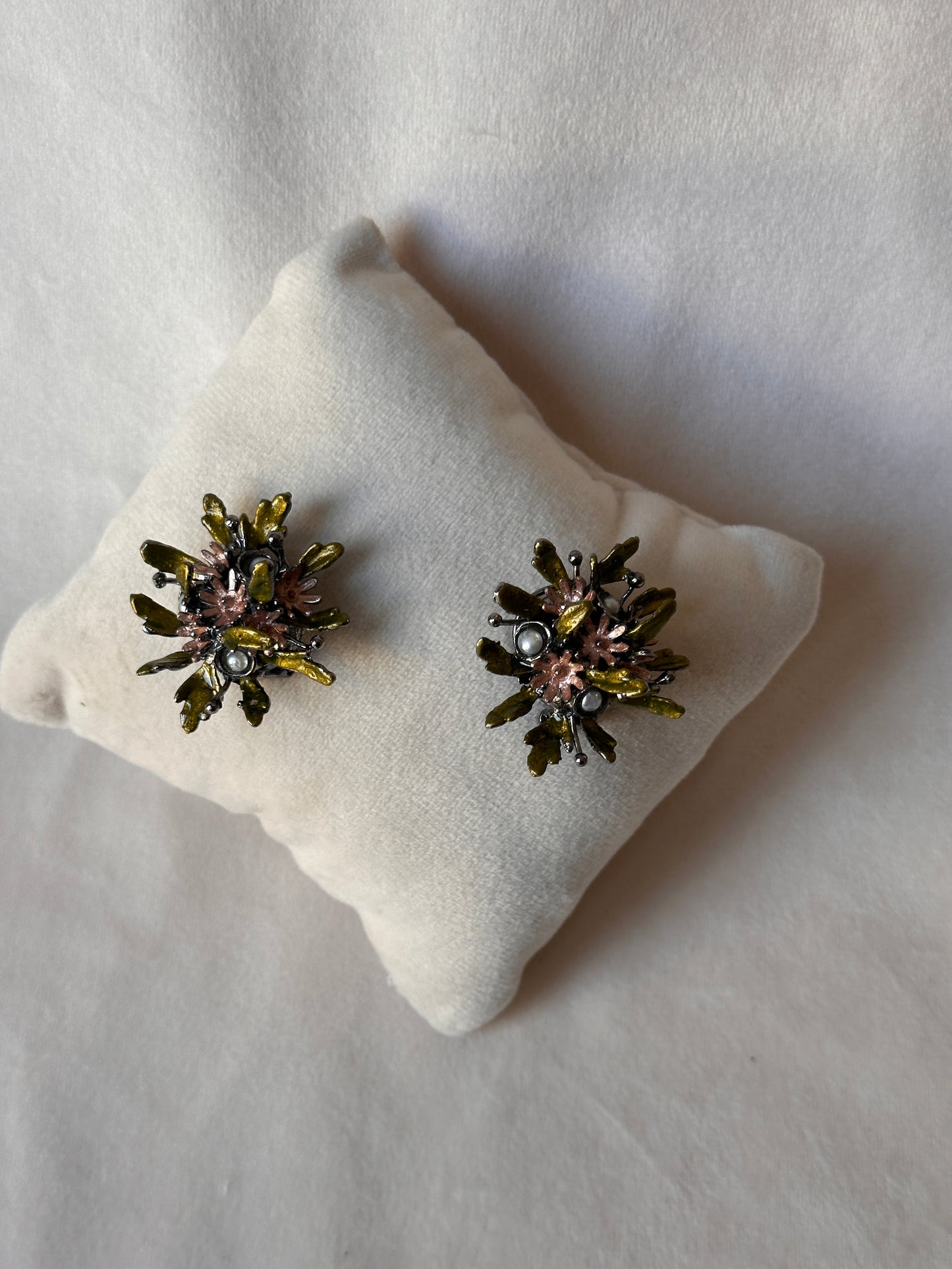 Wild Flower Bouquet Studs Black