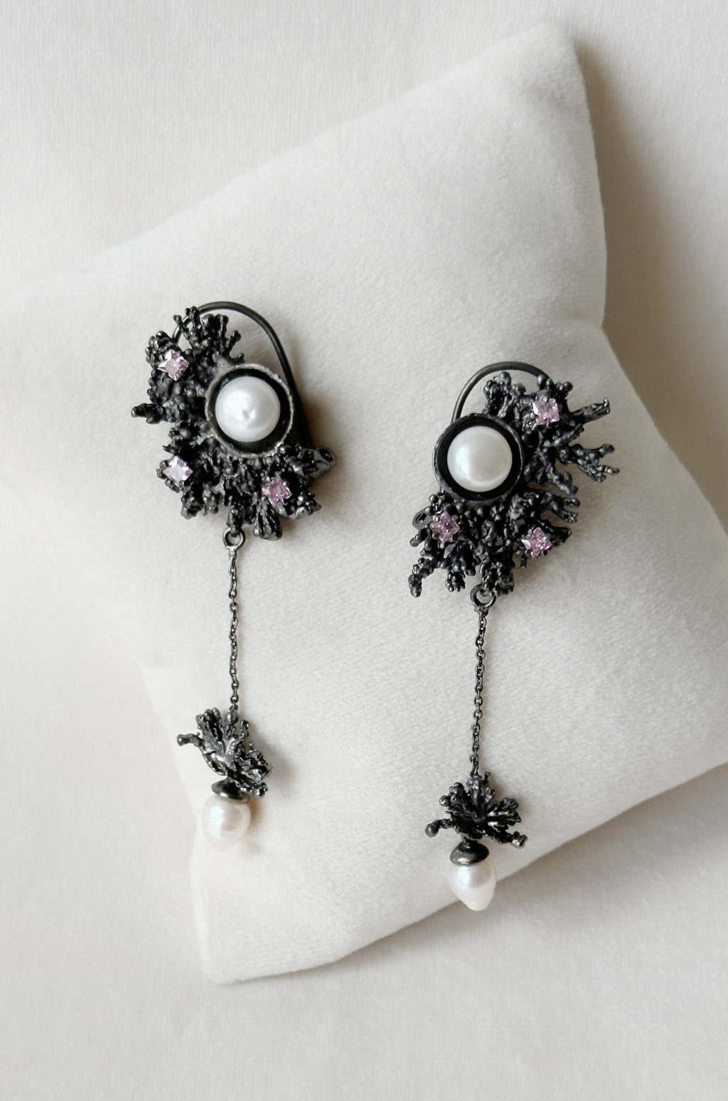 La La Land Danglers Matte Black