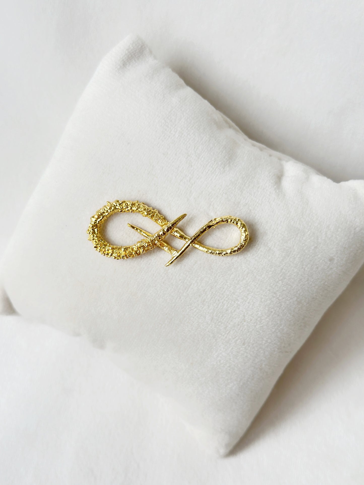 Infinity Brooch Gold