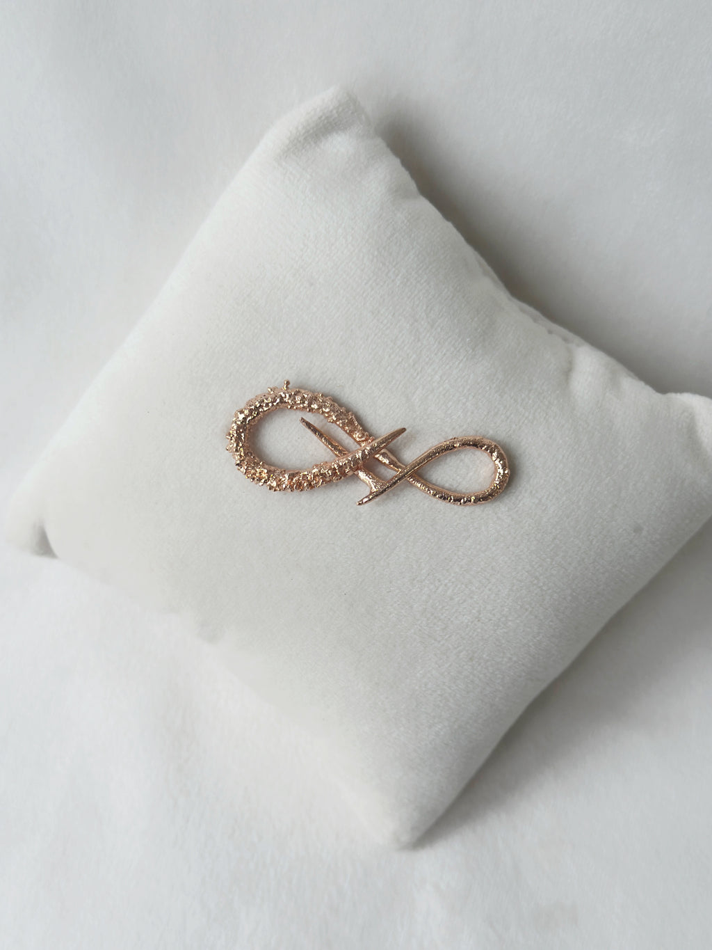 Infinity Brooch Rose Gold