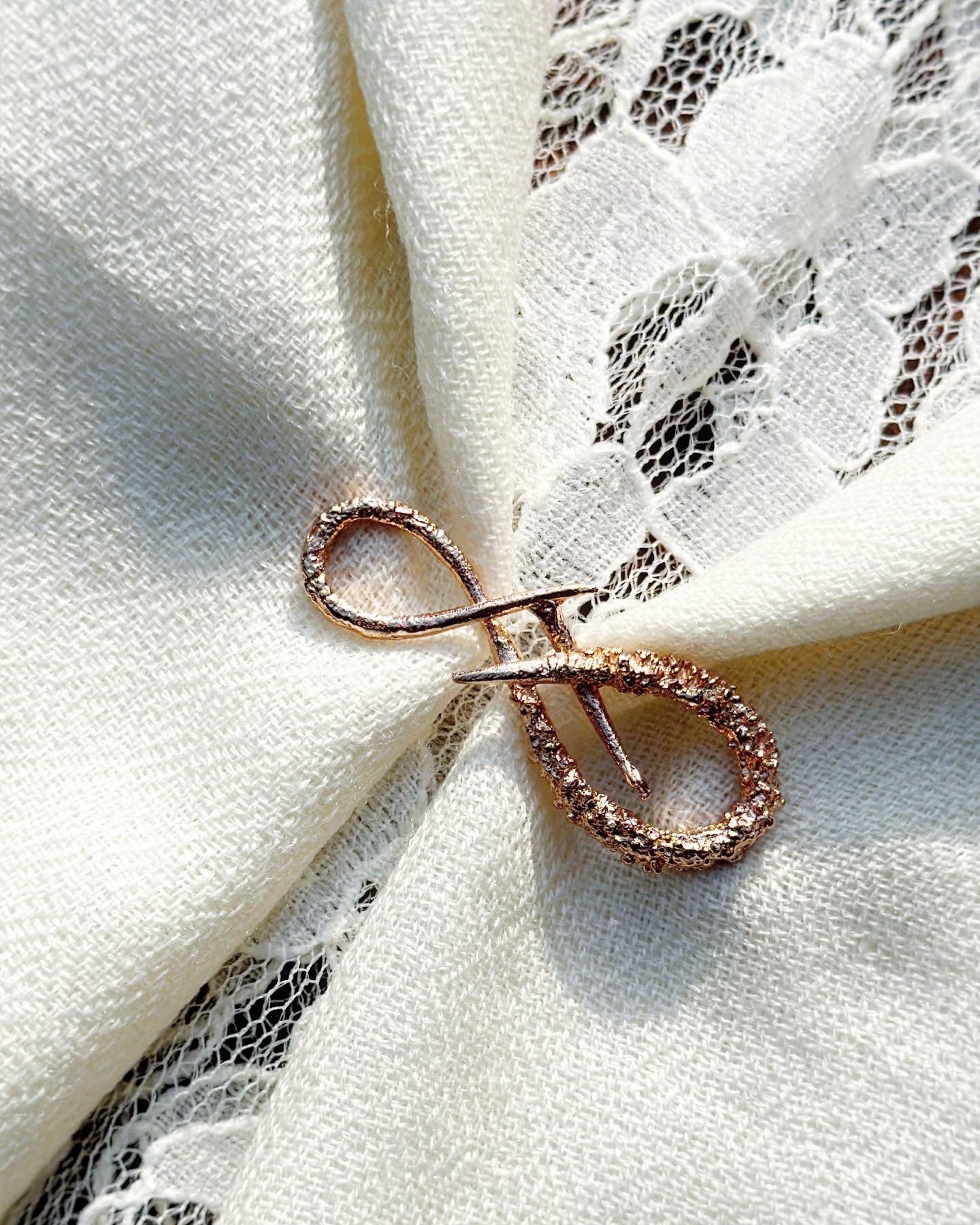 Infinity Brooch Rose Gold