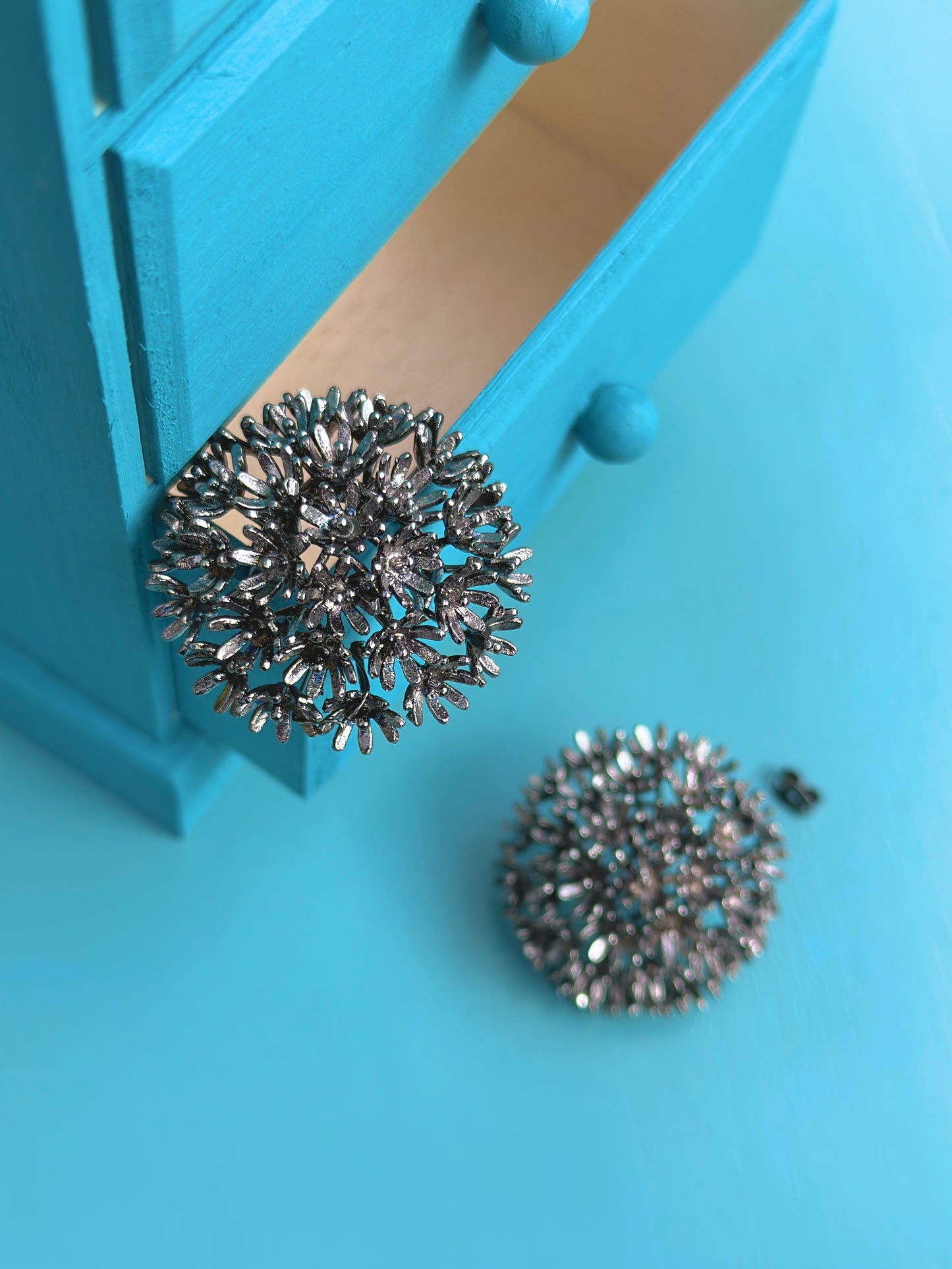 Springtime Sunshine Studs Black