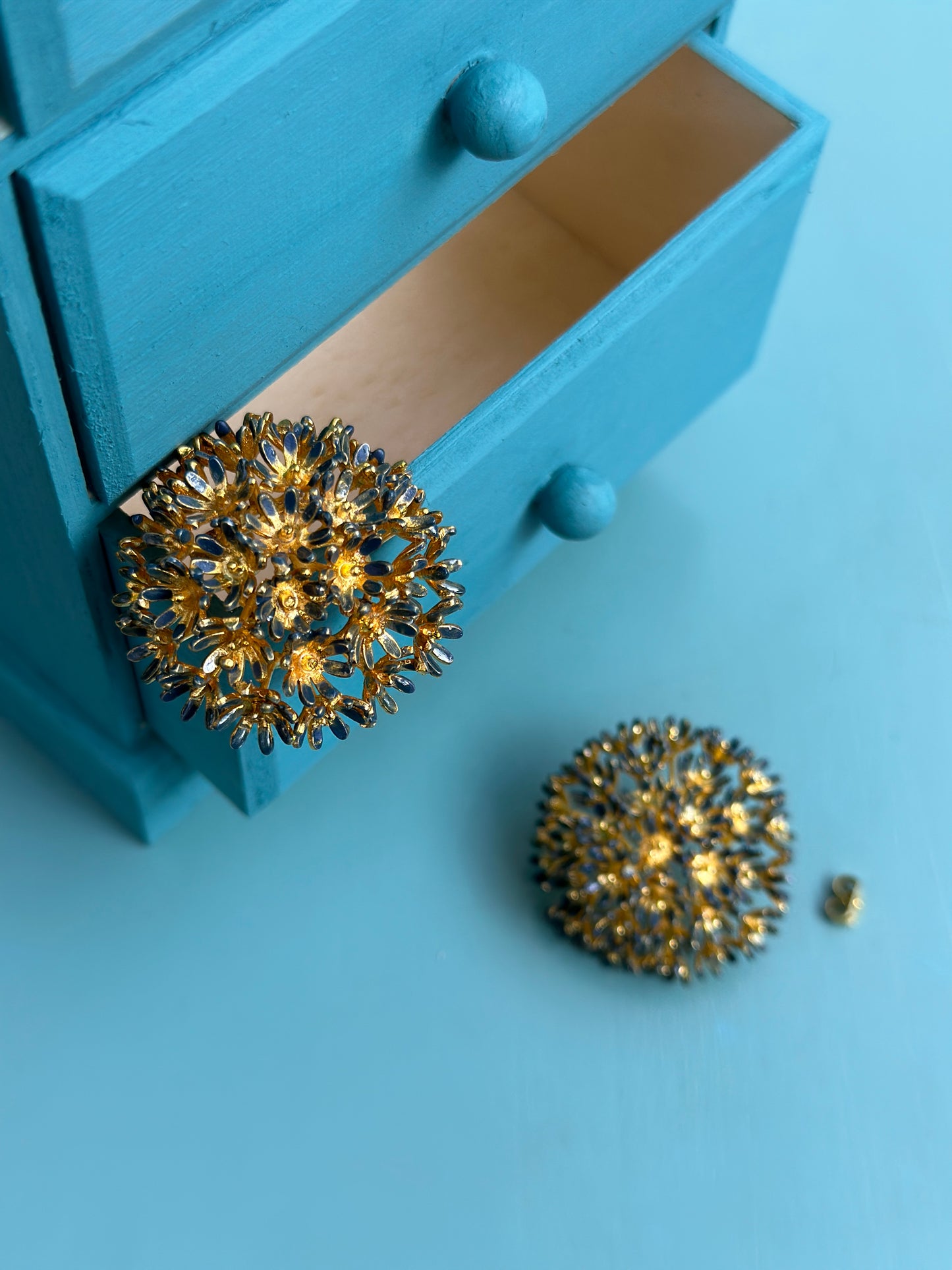 Springtime Sunshine Studs Forget-me-not blue