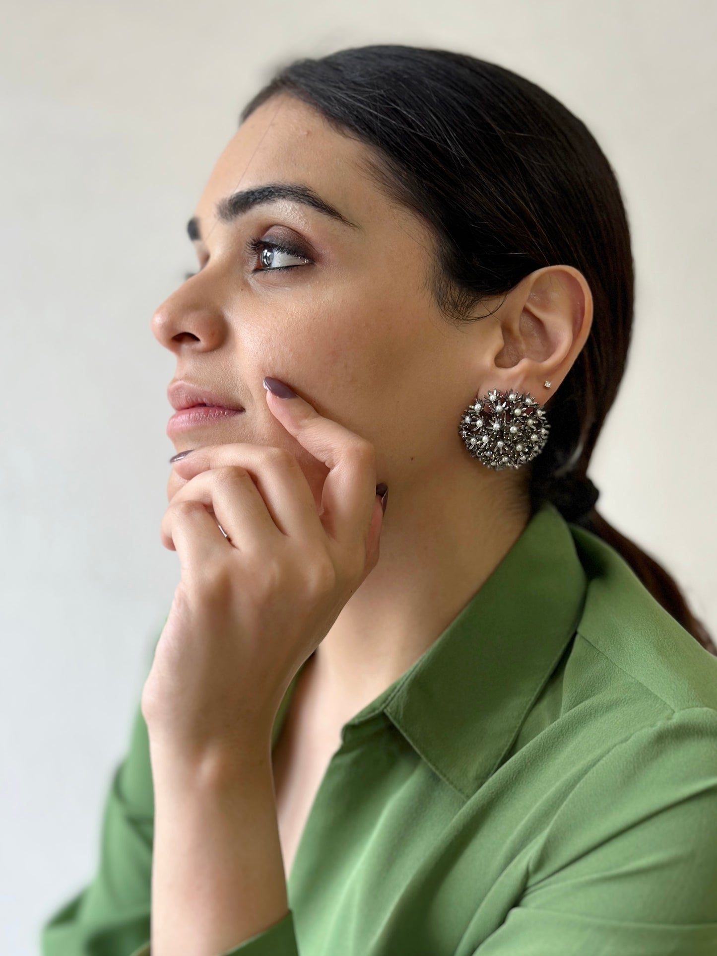 Springtime Sunshine Pearl Studs - Black