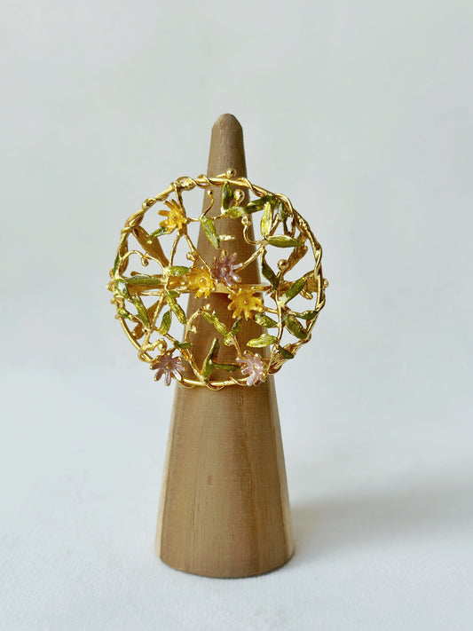 Trellis ring - pastel garden