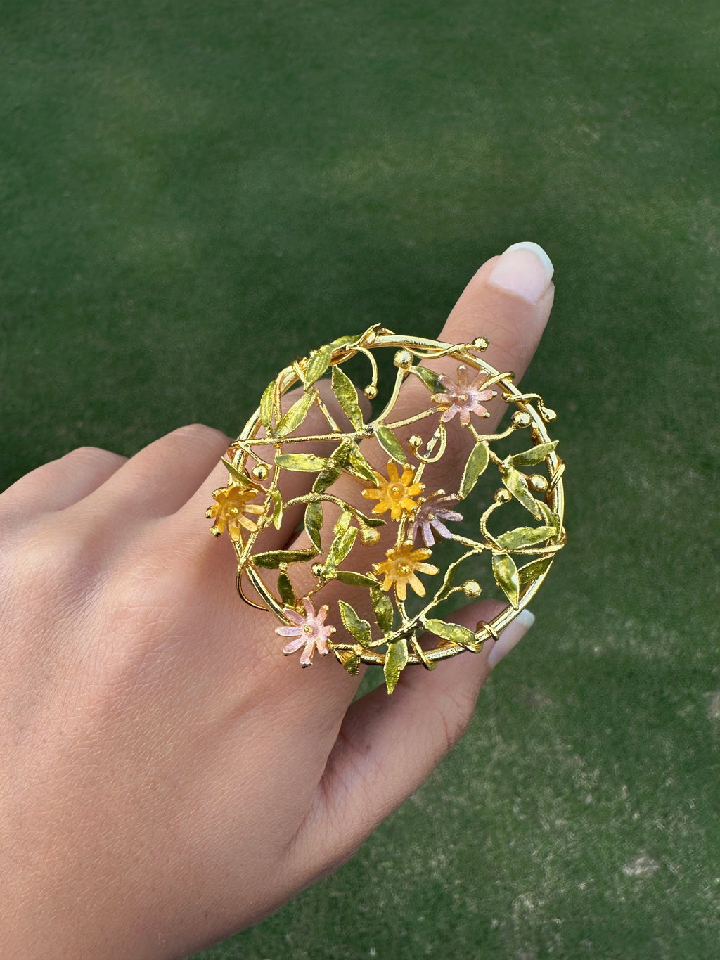 Trellis ring - pastel garden