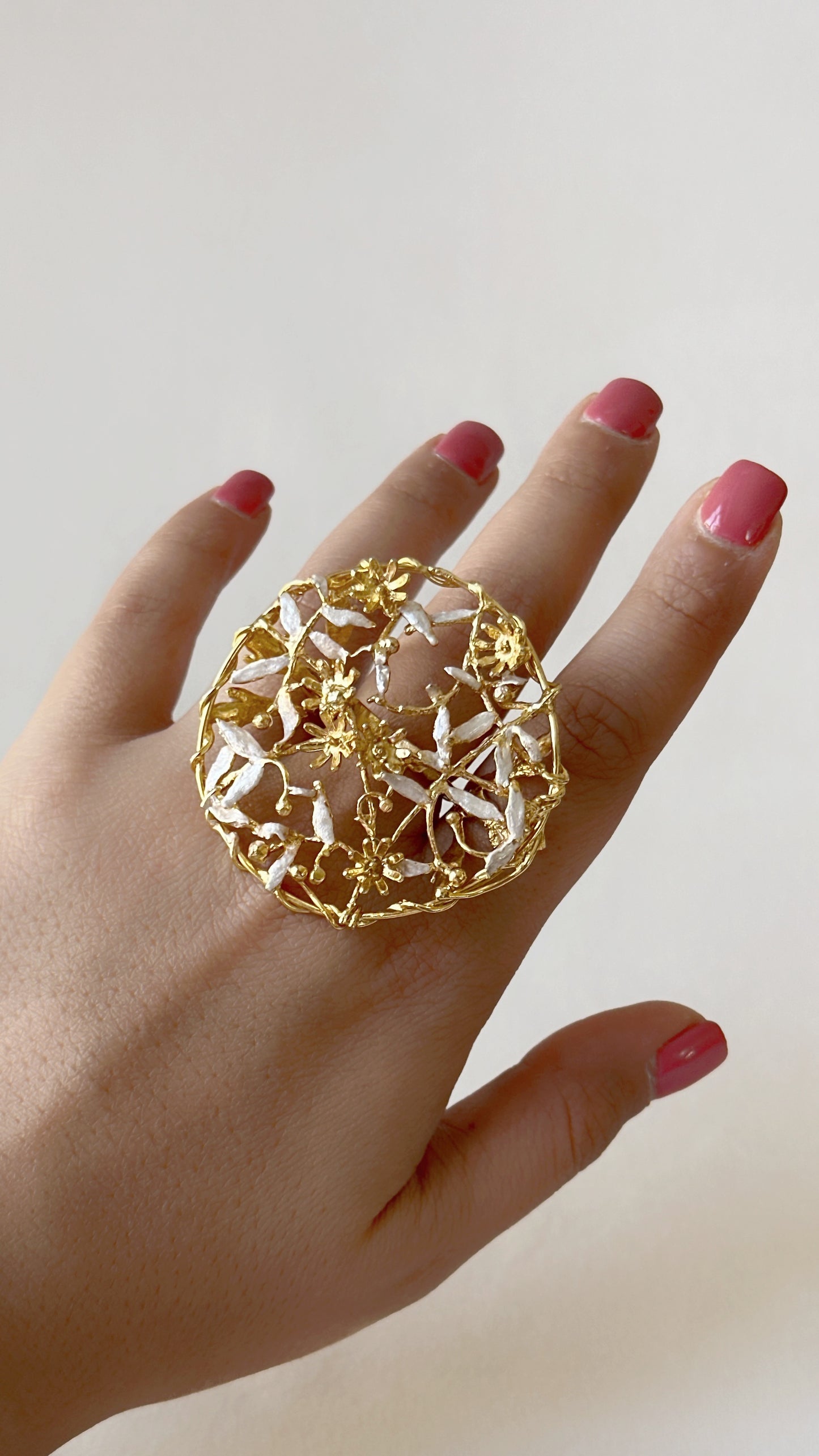 Trellis ring - snowy white
