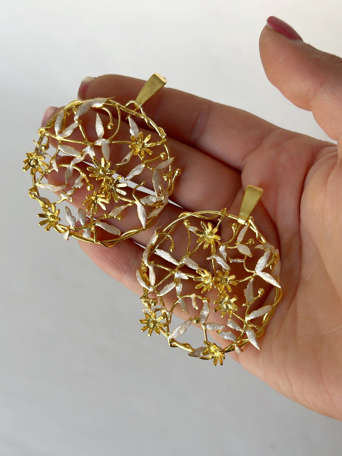 Trellis Earrings - snowy white