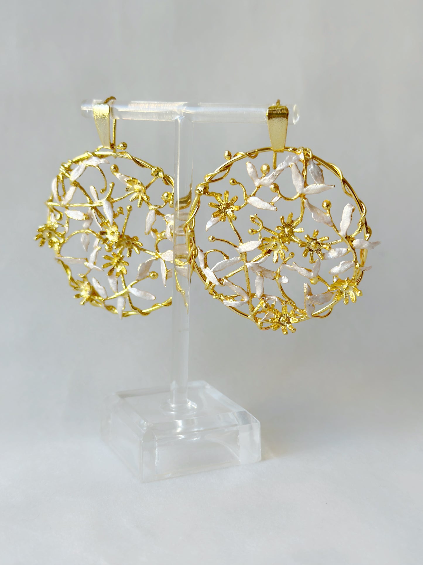 Trellis Earrings - snowy white