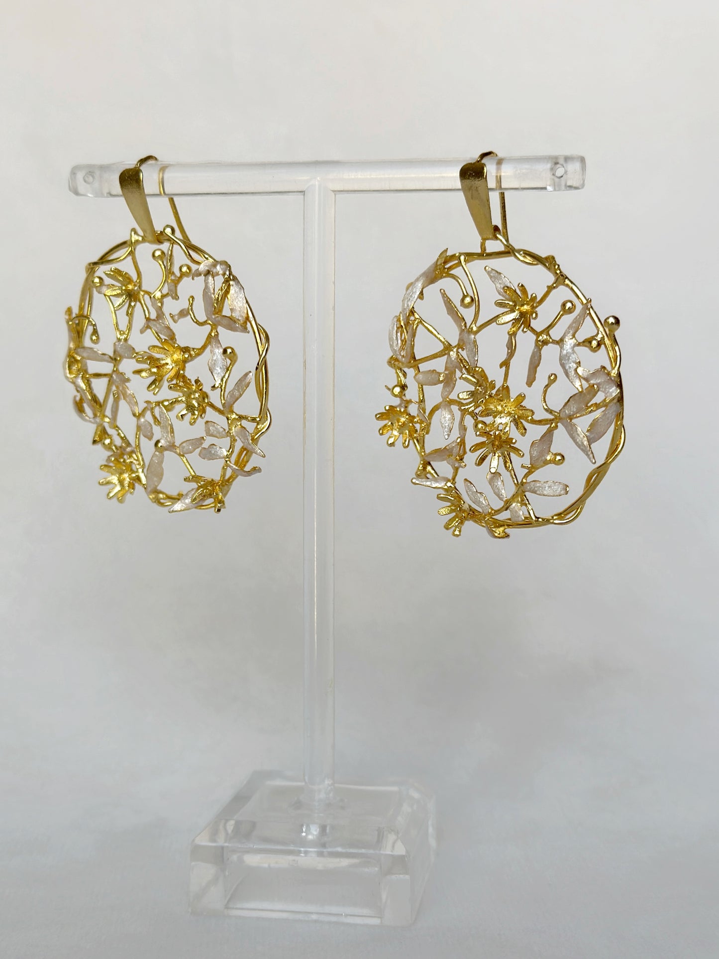 Trellis Earrings - snowy white