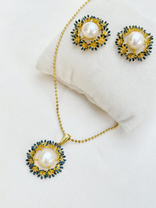 Blooming Wreath Pendant - Forget-me-not blue