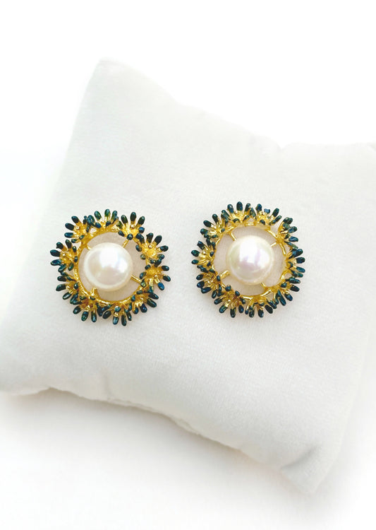 Blooming Wreath Pearl Studs - Forget-me-not blue