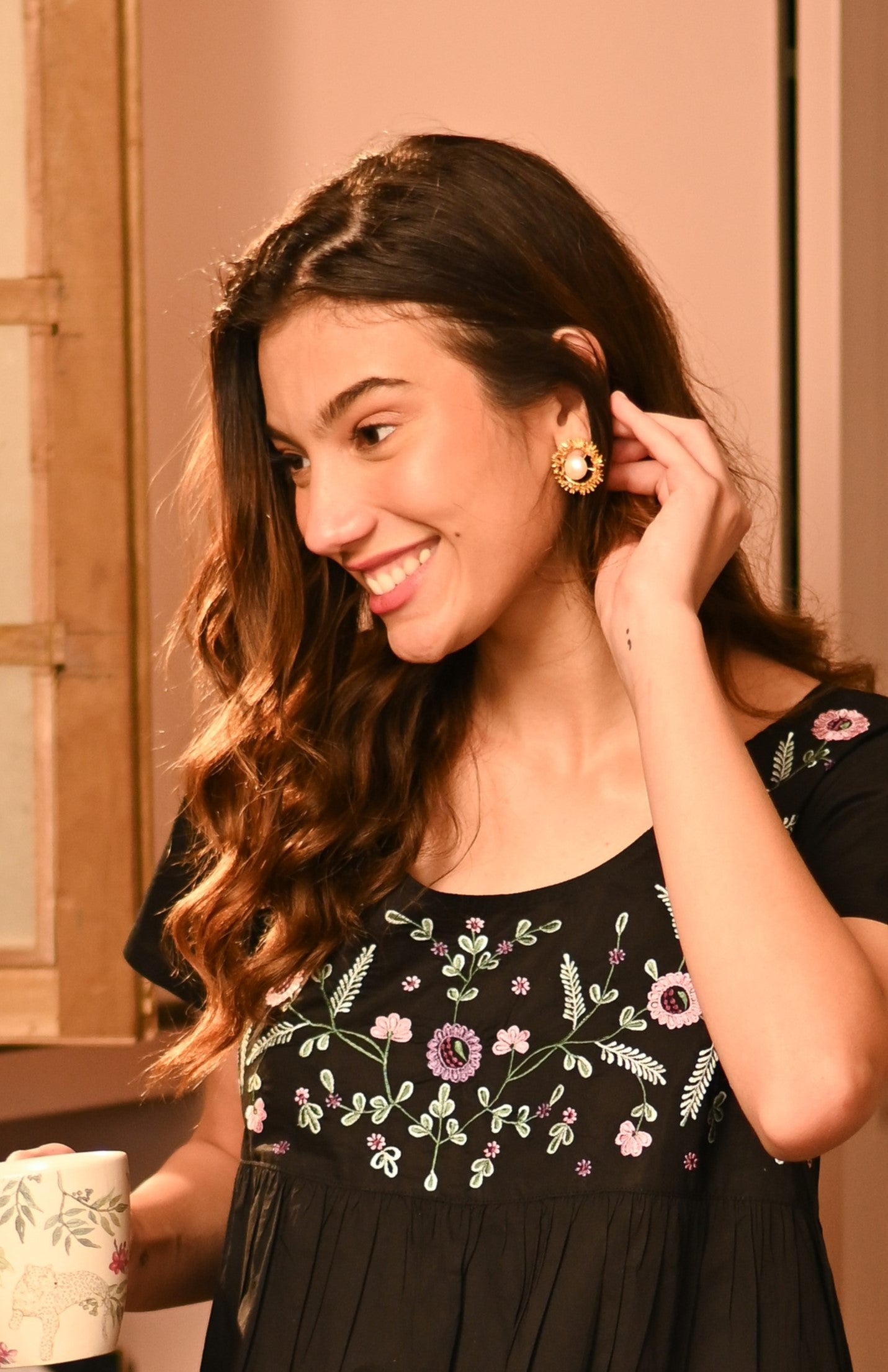 Blooming Wreath Pearl Studs - Gold