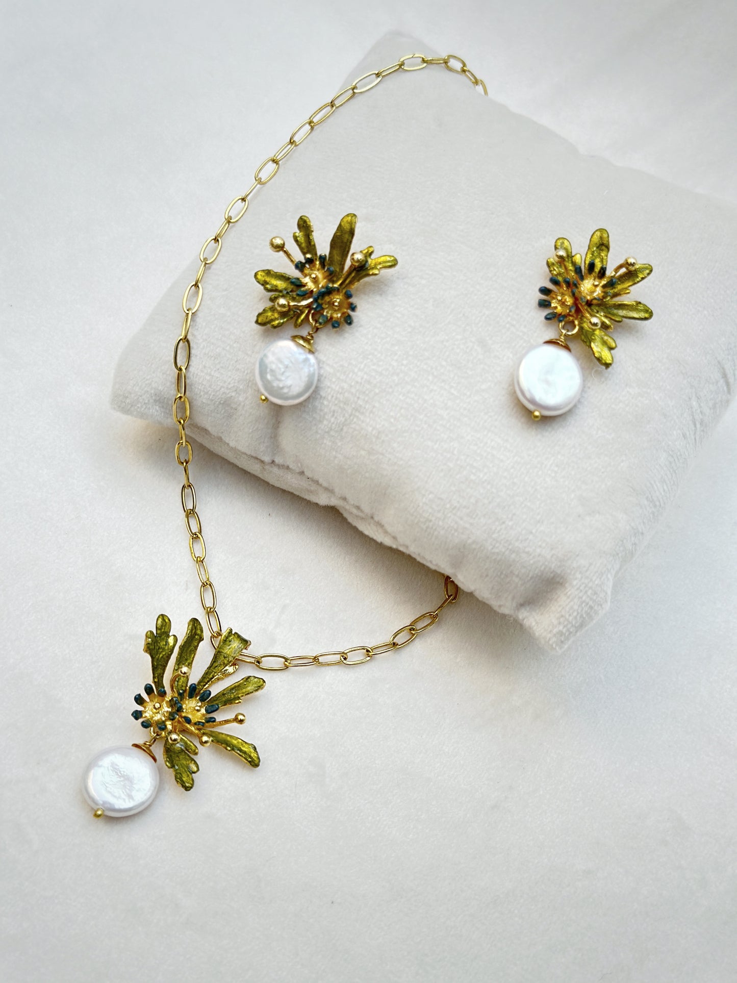 Flowerburst Pendant - Forget-me-not blue