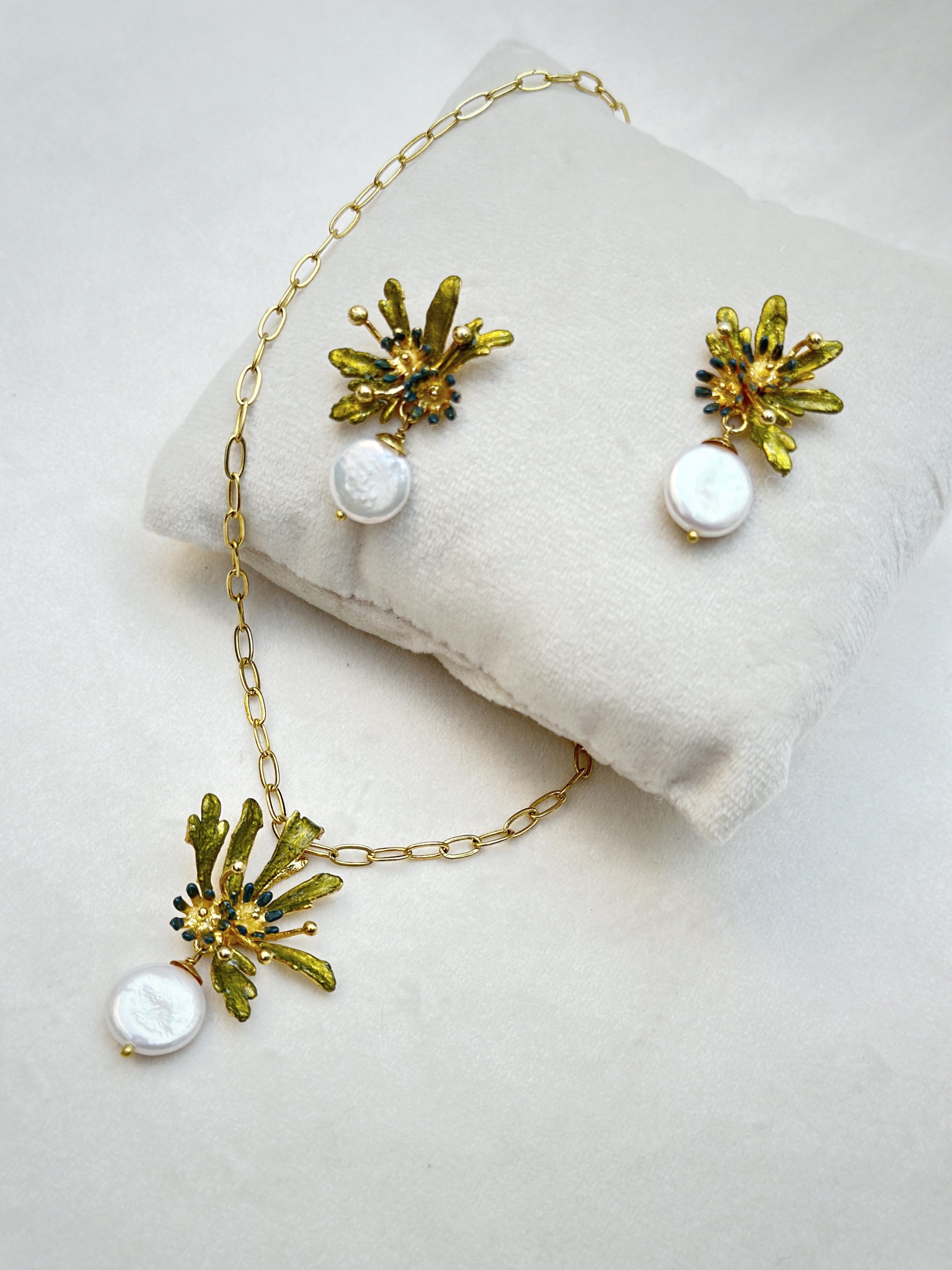 Flowerburst Pendant - Forget-me-not blue