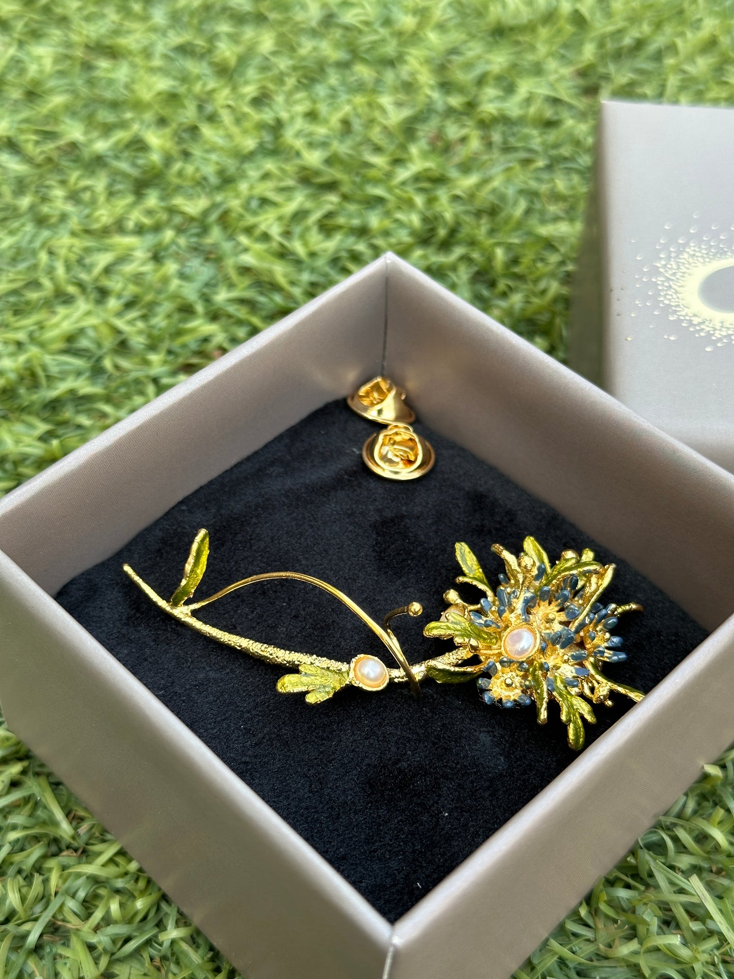 Flowerburst Brooch - Forget-me-not Blue