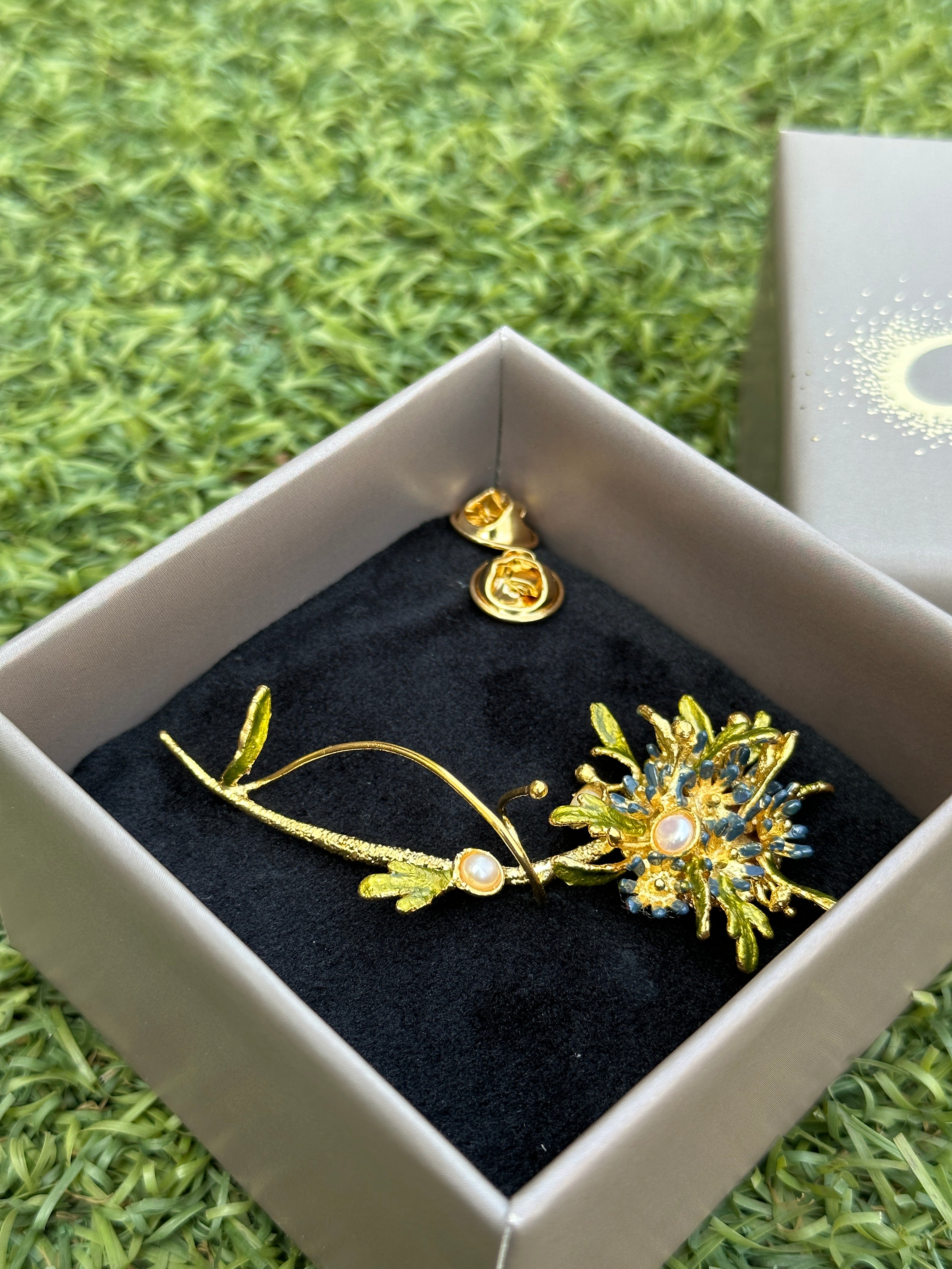 Flowerburst Brooch - Forget-me-not Blue