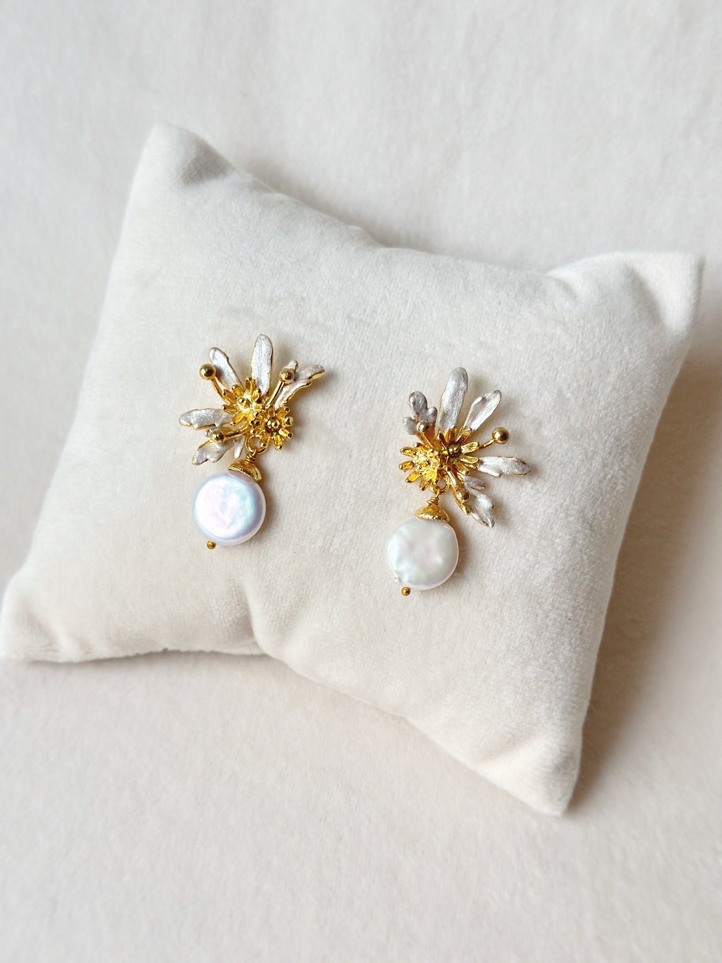 Flowerburst Pearl Drop Studs Snowy White