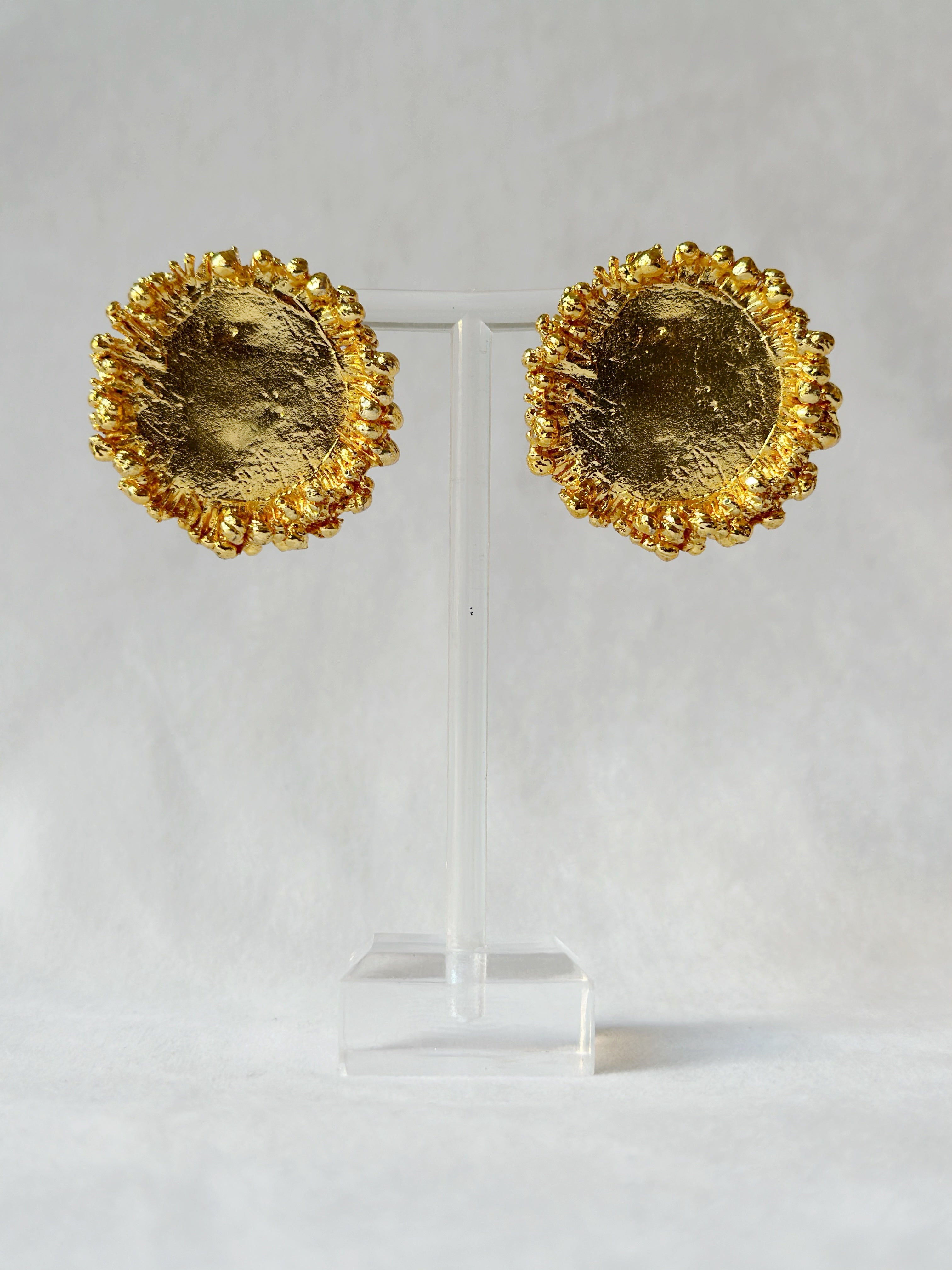 Bubbly crater studs Gold