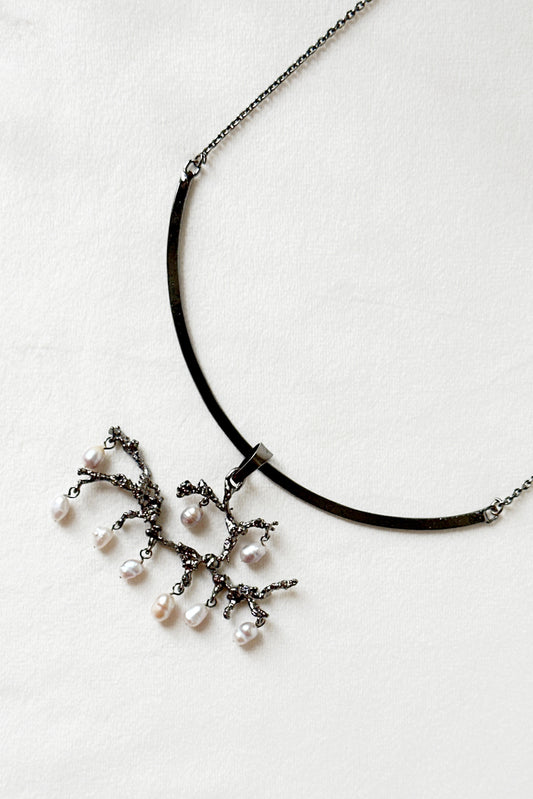 Untamed pearl drops chandelier pendant black
