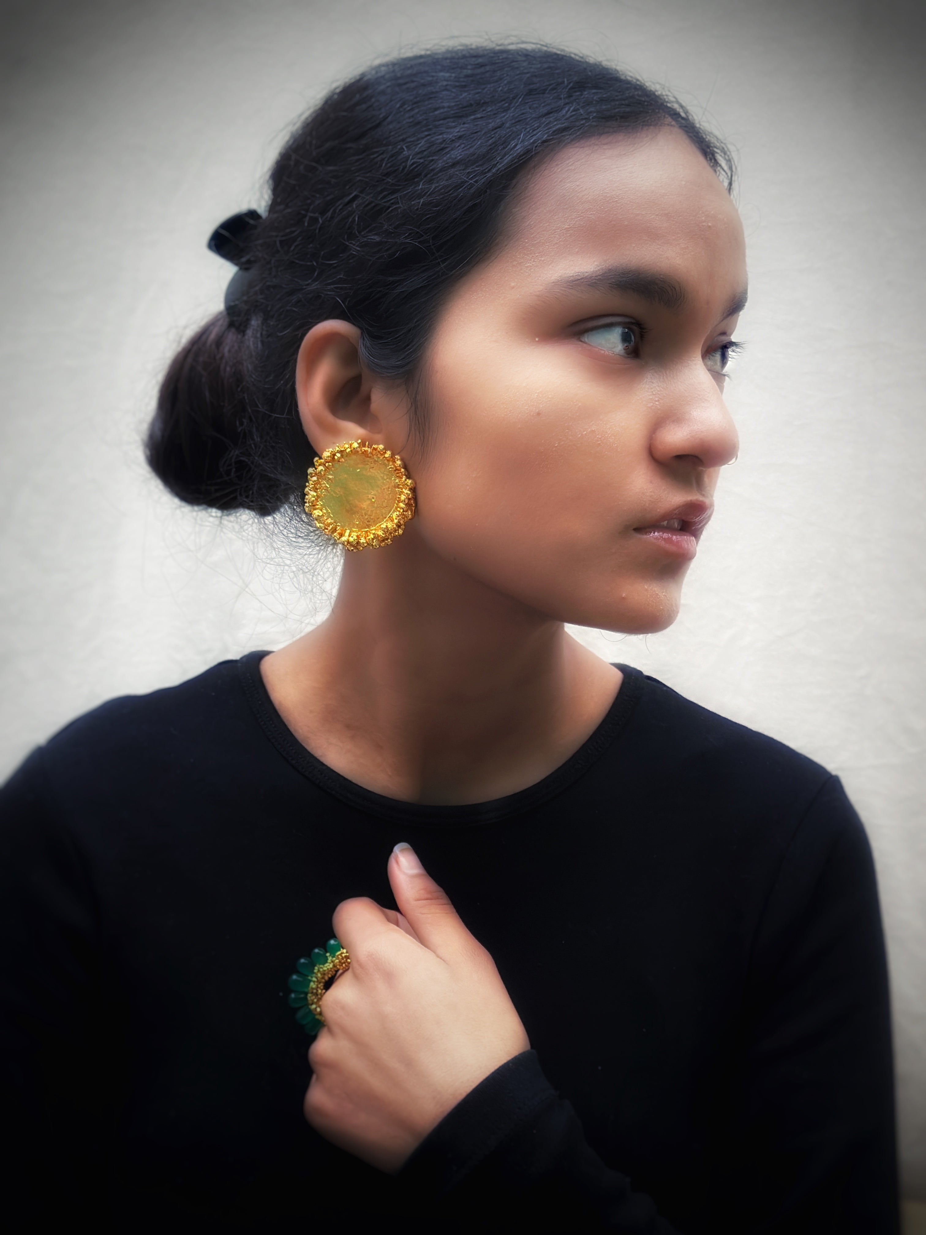 Bubbly crater studs Gold