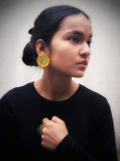Bubbly crater studs Gold