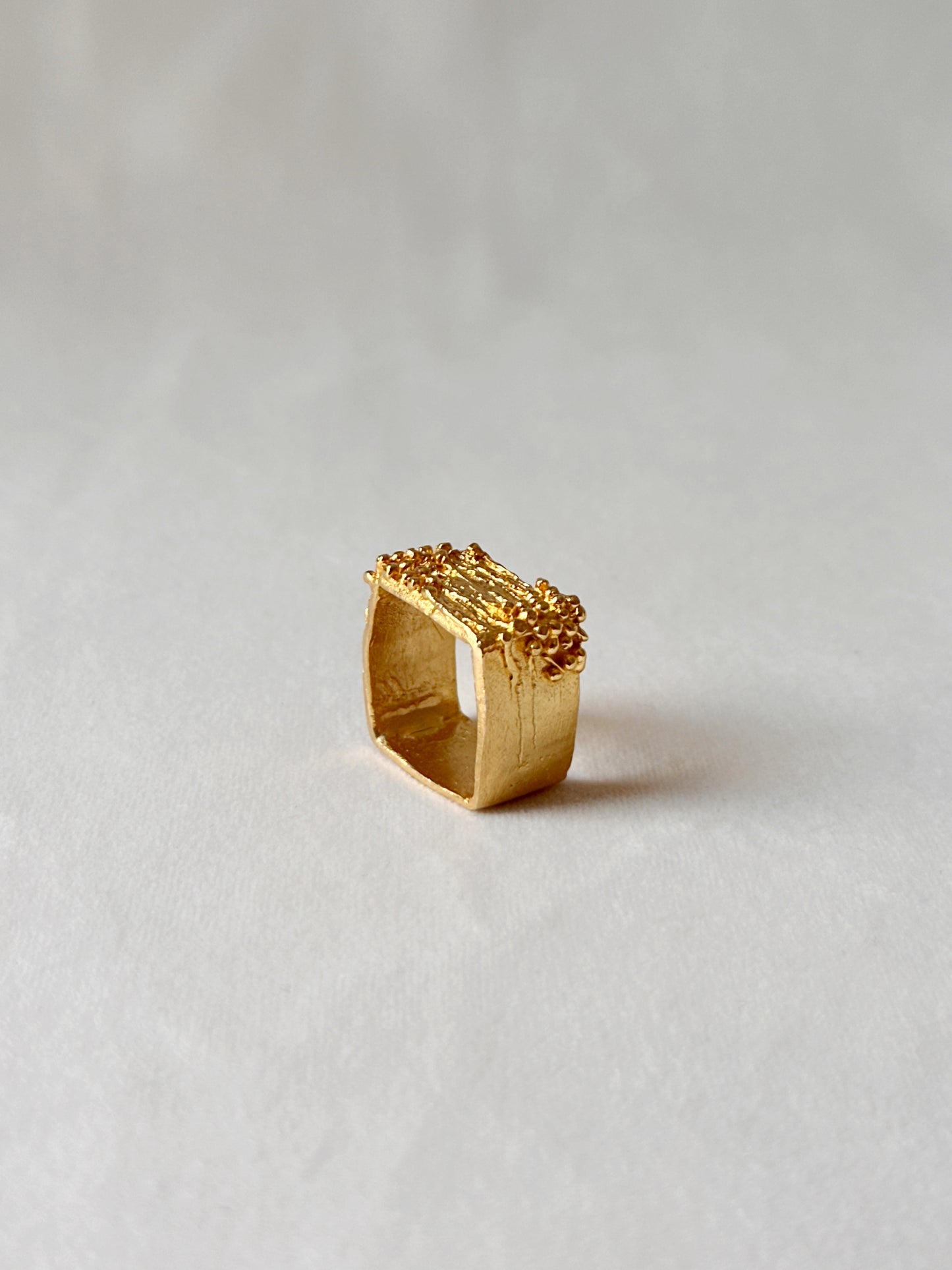 Manthan Square Ring Gold