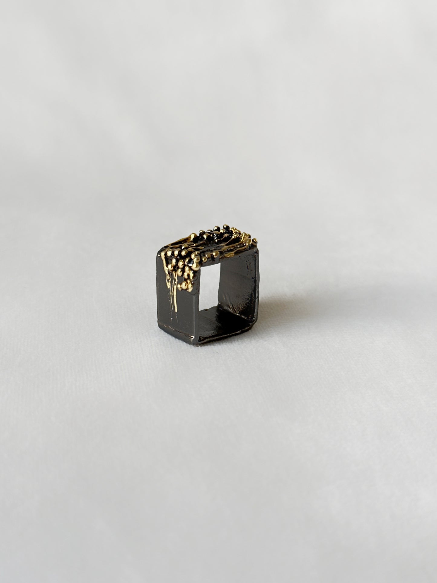 Manthan Square Ring Black Gold