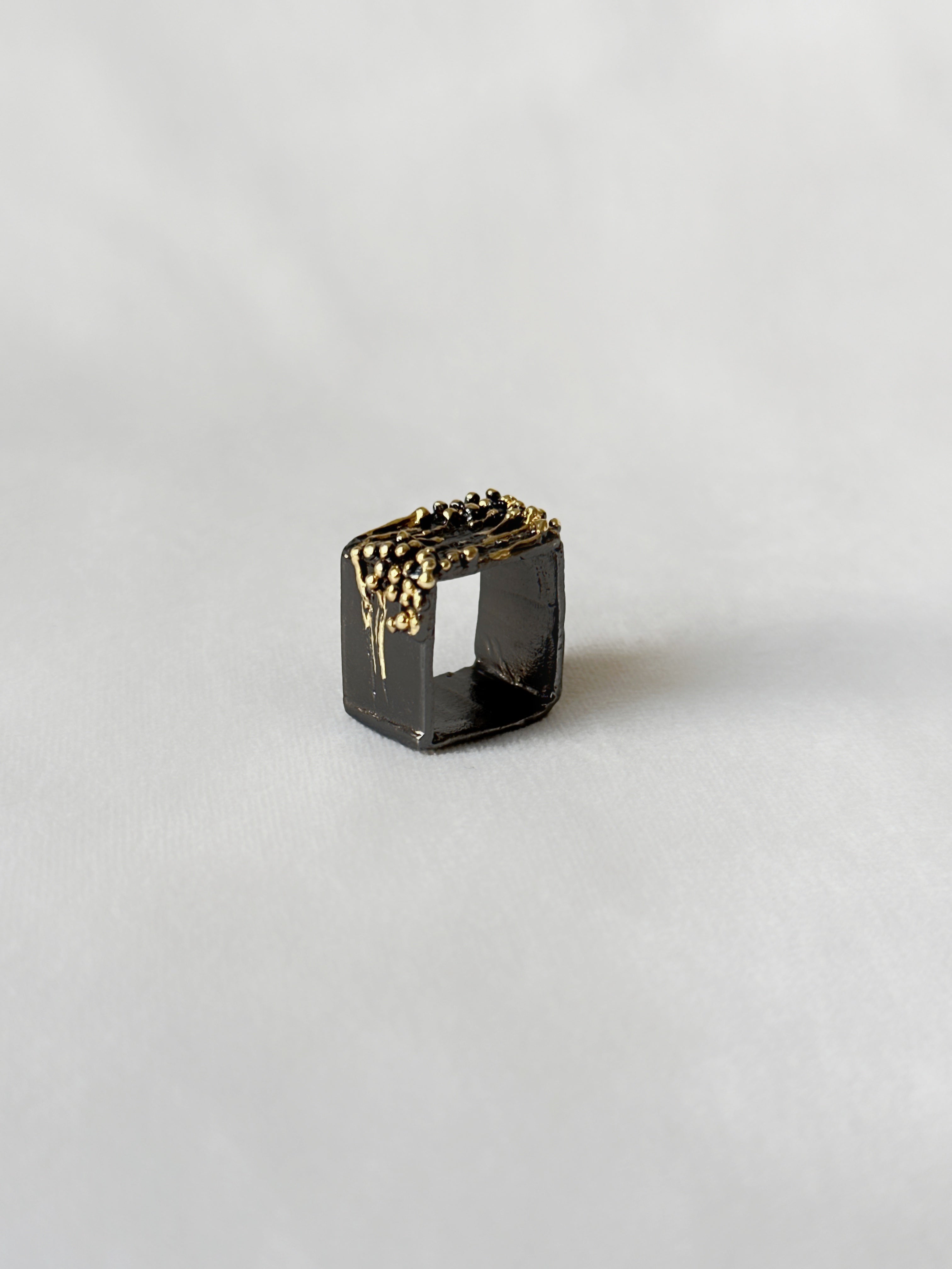 Manthan Square Ring Black Gold