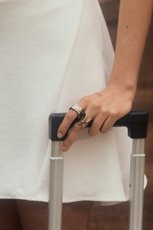 Manthan Square Ring Black Gold