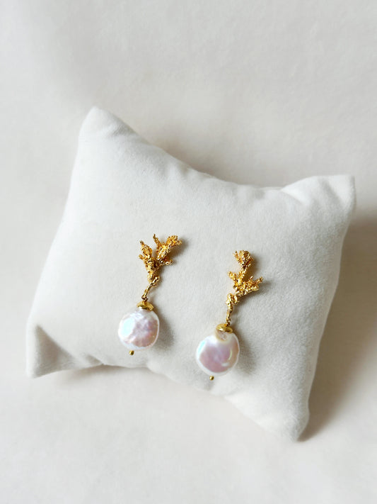 Seafloor - Coralline pearl drop earrings - Gold