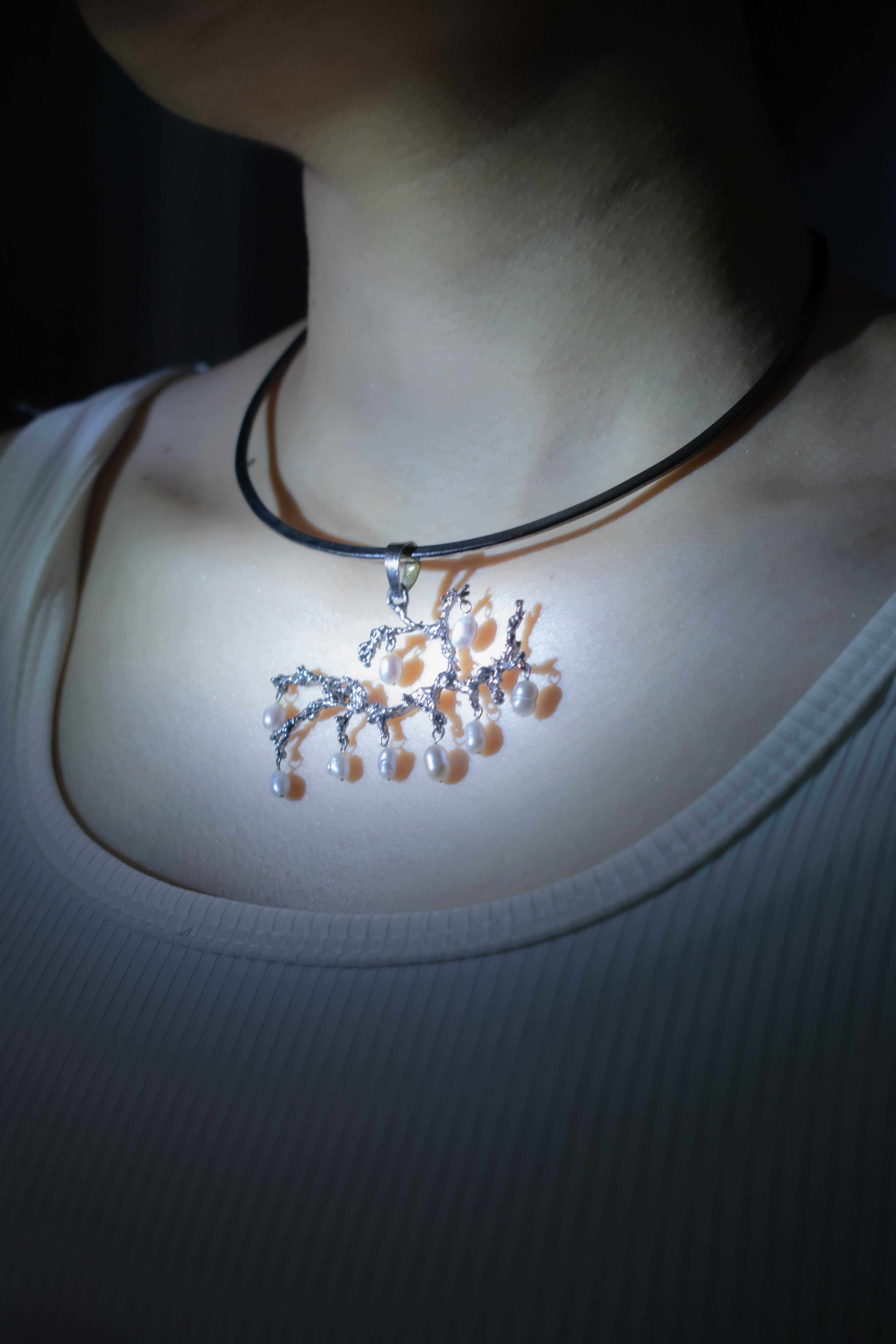 Untamed pearl drops chandelier pendant black