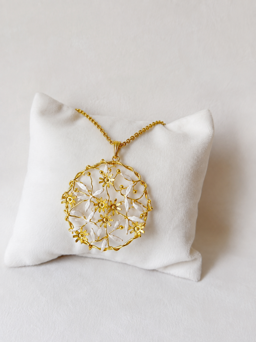 Trellis Pendant - Snowy White